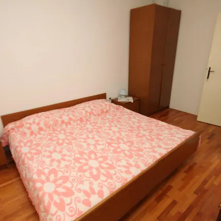 Apartman With A Parking Space Hvar - 8769